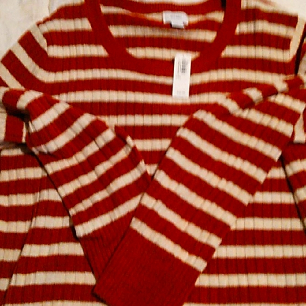 Soft oversized,  not to heavy sweater that's easy